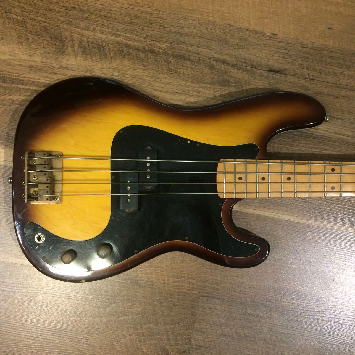 Hondo Deluxe Series 830 Gloss Golden Sunburst Finish Electric Bass Guitar